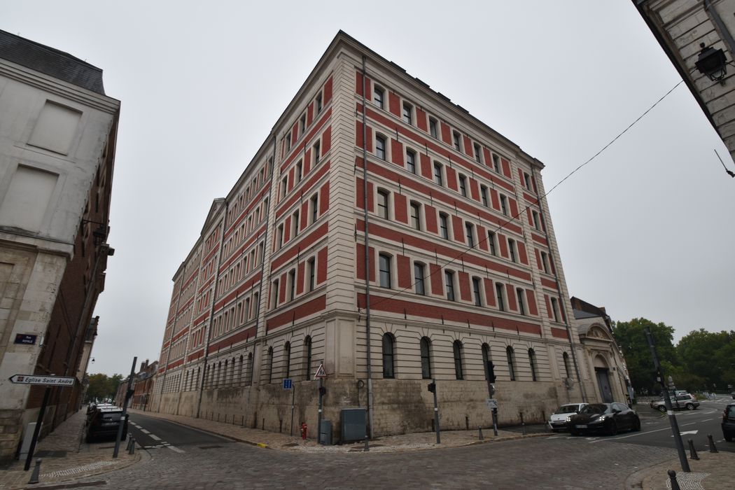 façades sur la rue Royale et sur la rue du Magasin