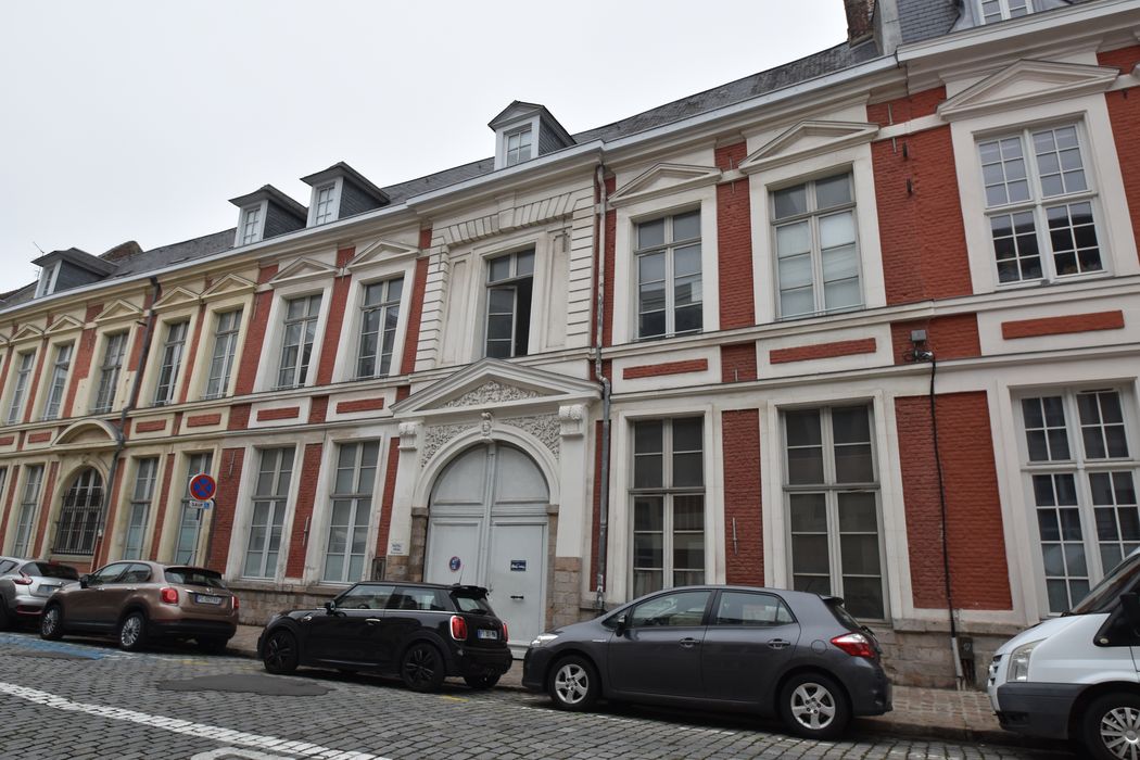 façade sur la rue du Pont-Neuf