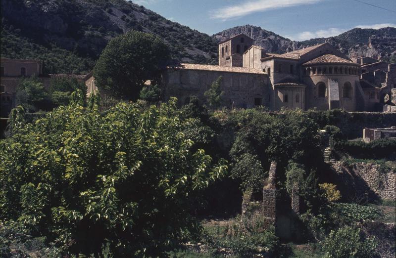 Abside de l'église abbatiale et bâtiments conventuels