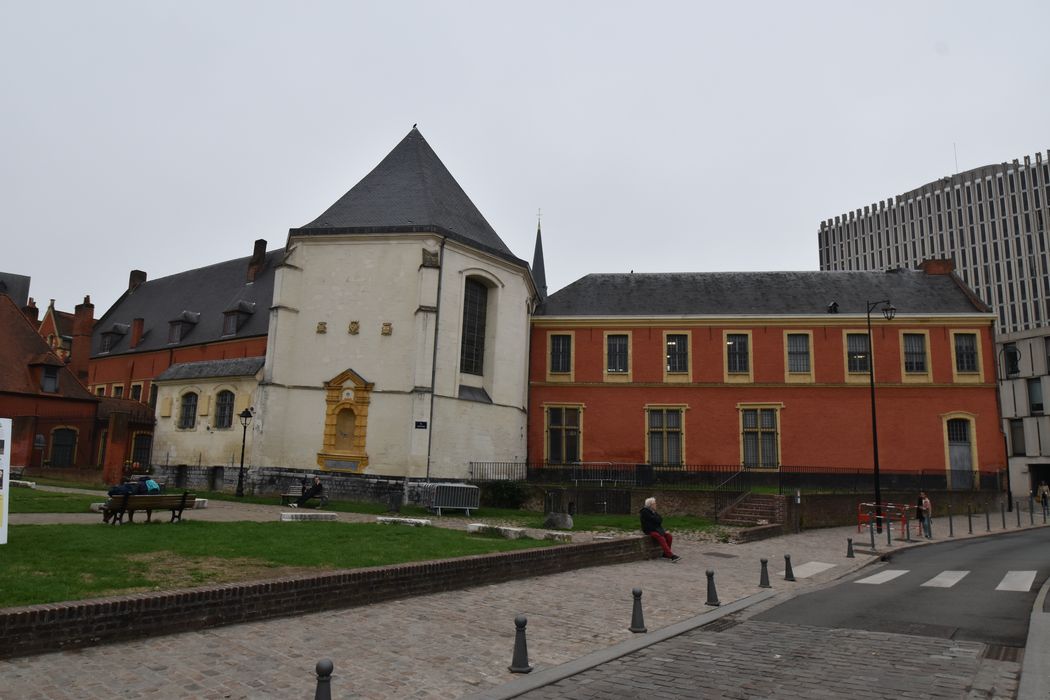 façade est depuis l’avenue du Peuple Belge