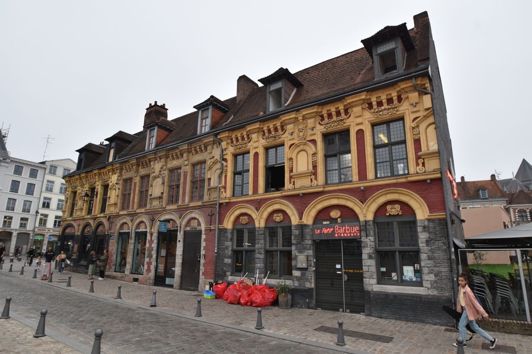 façades sur l’avenue du Peuple Belge