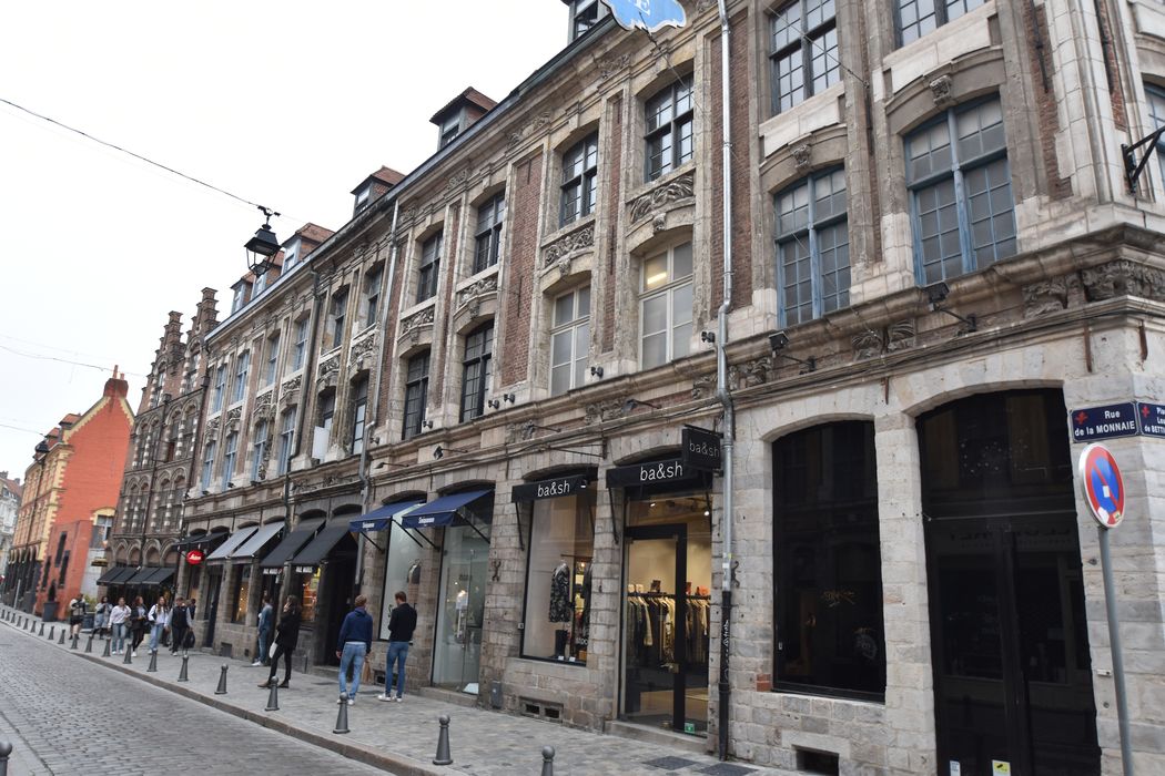 façades sur rue côté des numéros pairs