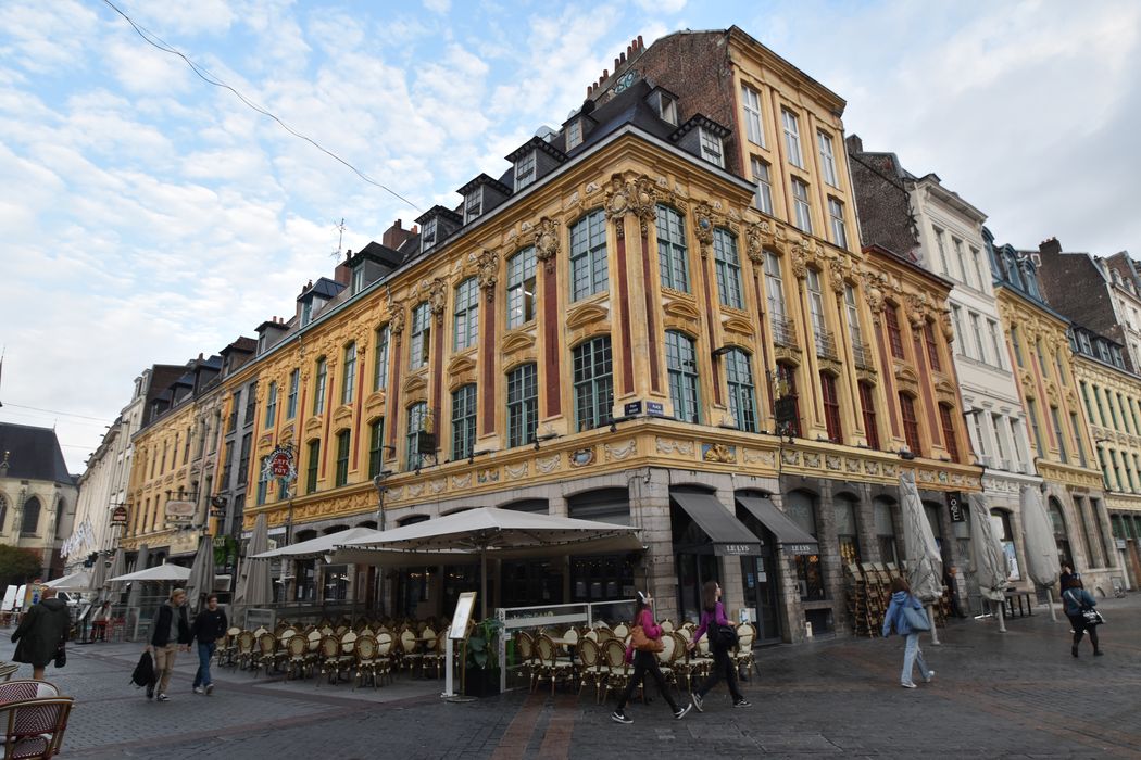 façades sur les places Rihour et du Général De Gaulle