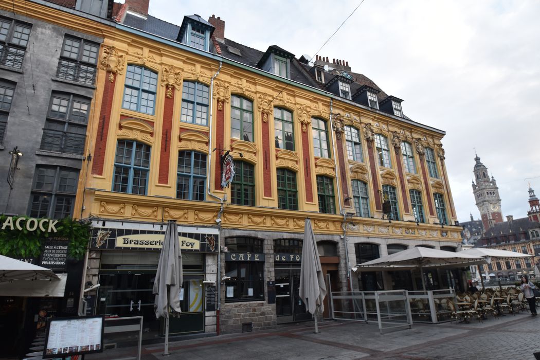 façades sur la place