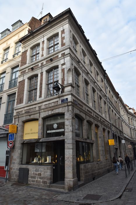 façades sur les rues Basse et du Curé Saint-Etienne