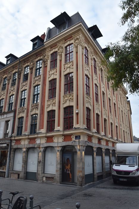 façades sur la rue de Bourse et la place du Théâtre