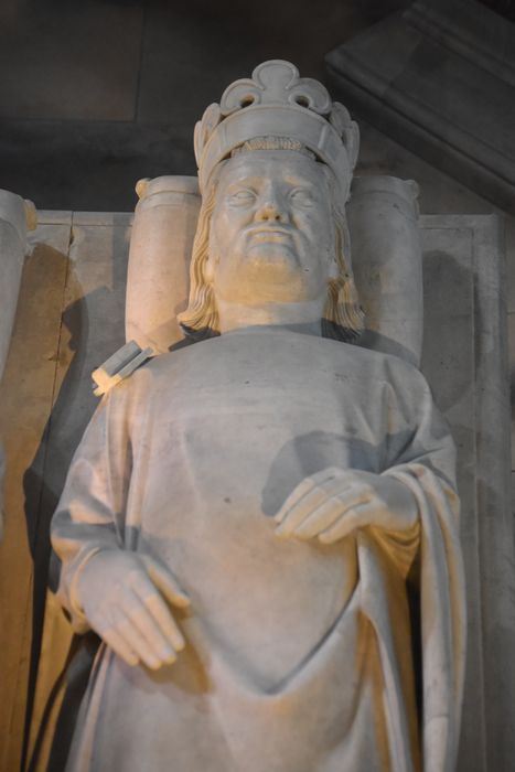 statue (gisant) : Philippe VI de Valois, roi de France, fils de Charles, comte de Valois, vue partielle