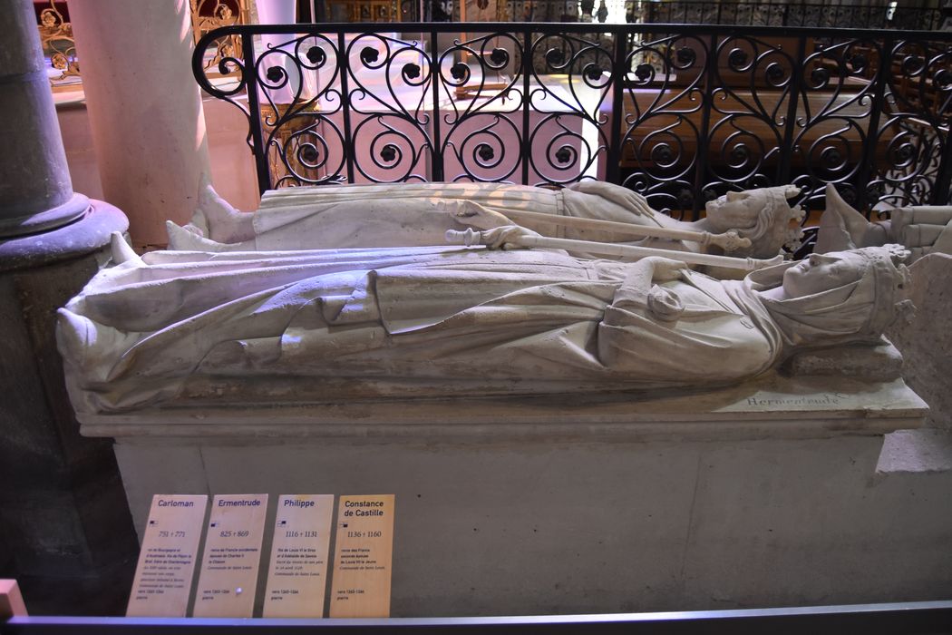 statue (gisant) : Ermentrude, première épouse de Charles le Chauve, roi de France