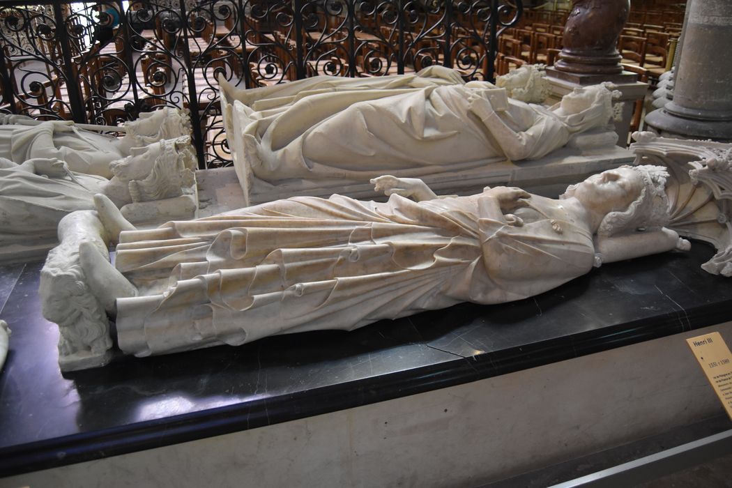 statue (gisant) : Louis X le Hutin, roi de France