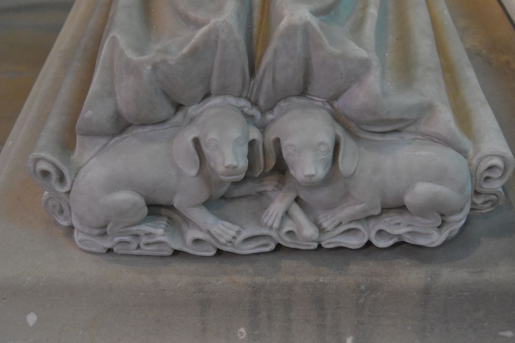 statue (gisant) : Jeanne de France, fille de Philippe VI et de Blanche de Navarre, détail