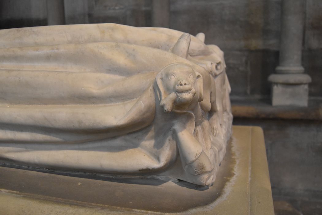 statue (gisant) : Blanche de France, troisième fille de Louis IX, épouse de Ferdinand, infant de Castille, détail