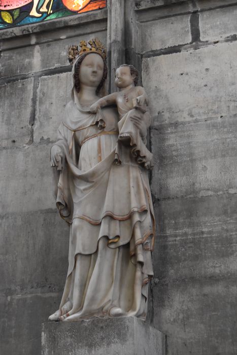 statue : Vierge à l'Enfant