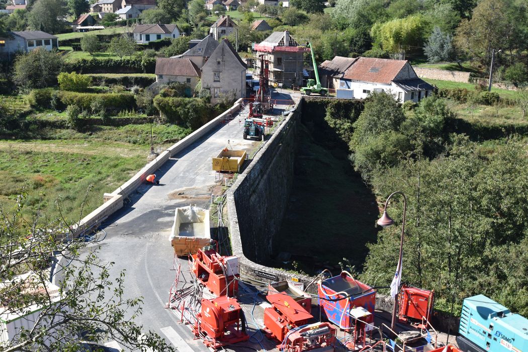 vue générale de l'ouvrage depuis la terrasse du prieuré