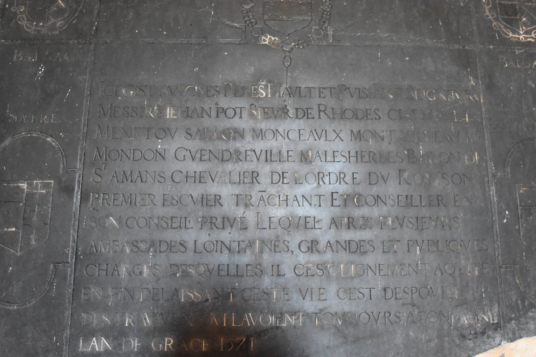 dalle funéraire (inscription funéraire) de la famille Pot de Rhodes, détail