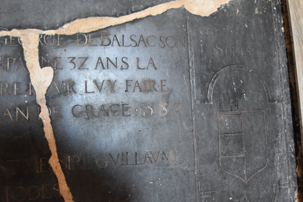 dalle funéraire (inscription funéraire) de la famille Pot de Rhodes, détail