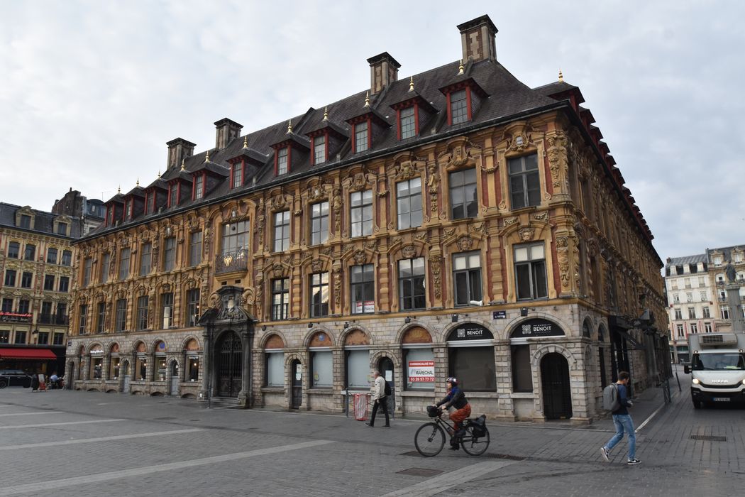 façade sur la place du Théâtre