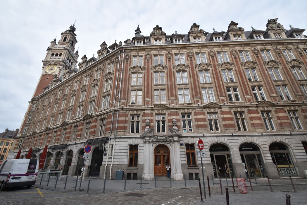 façade sur le boulevard Carnot et la rue de la Clef