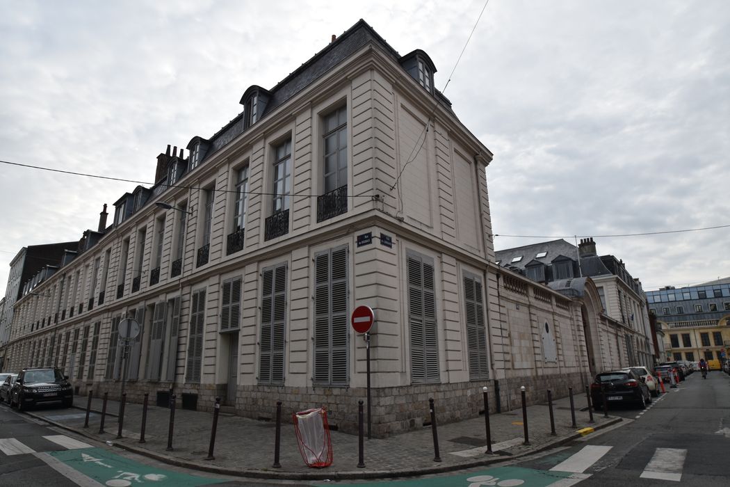 façade sur les rues du Lombard et de Roubaix