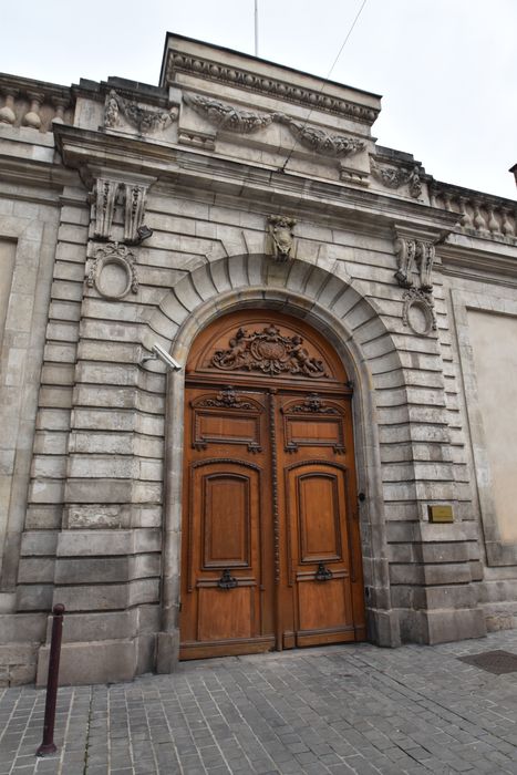 portail monumental sur la rue de Roubaix