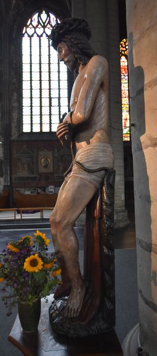 statue : Christ aux outrages, profil gauche