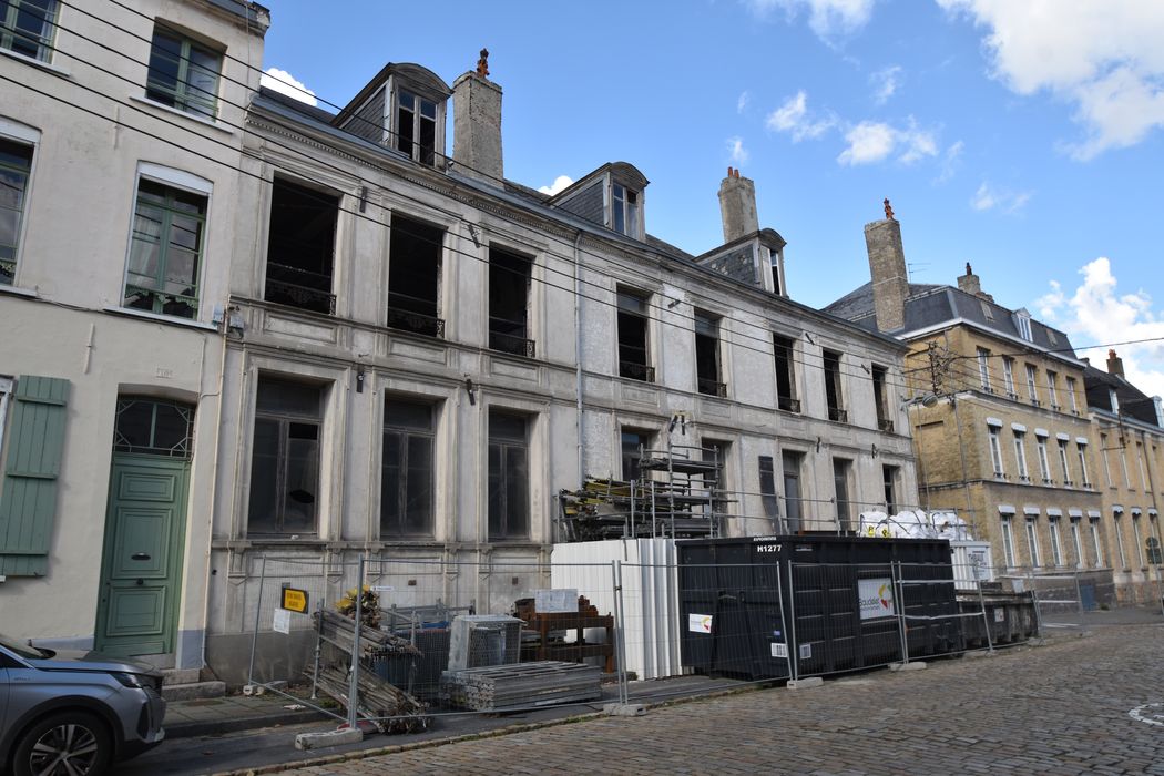 façade sur la rue Saint-Bertin