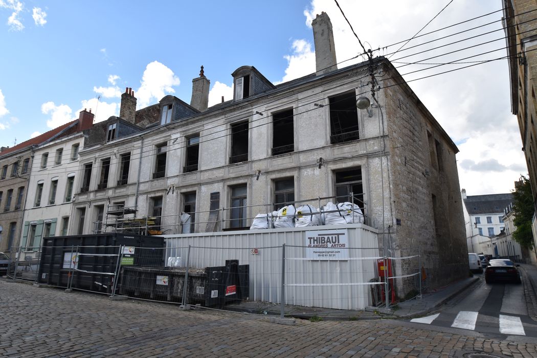 façade sur la rue Saint-Bertin