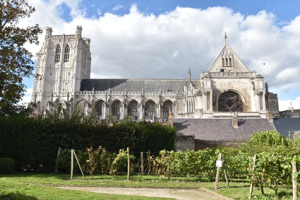 Façade latérale sud, vue partielle