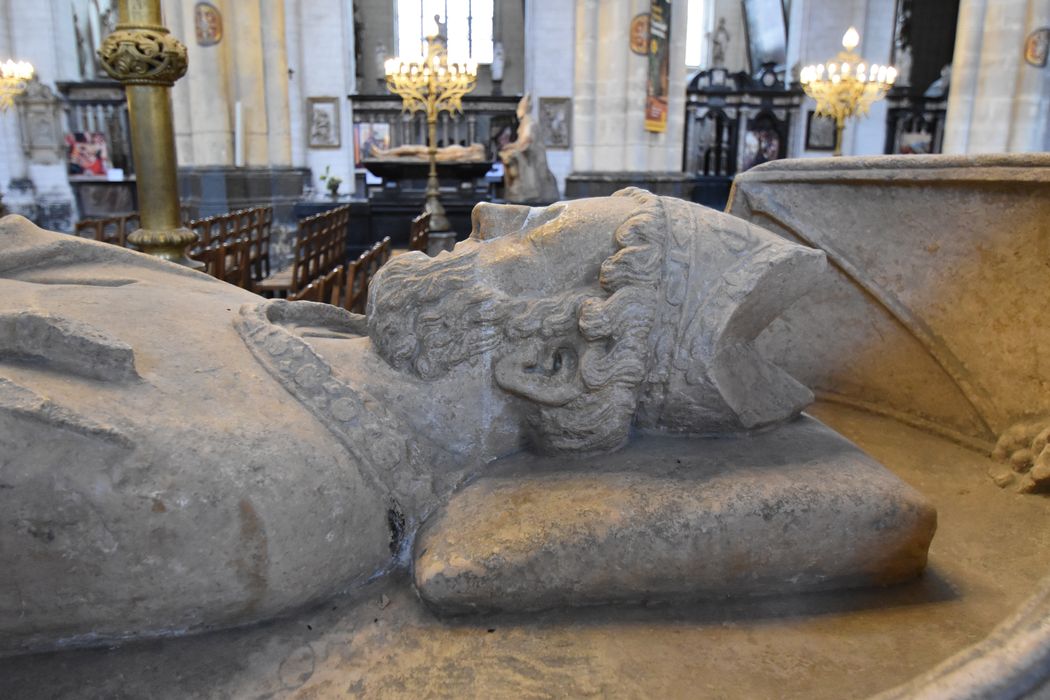 tombeau (gisant) de saint Omer, détail