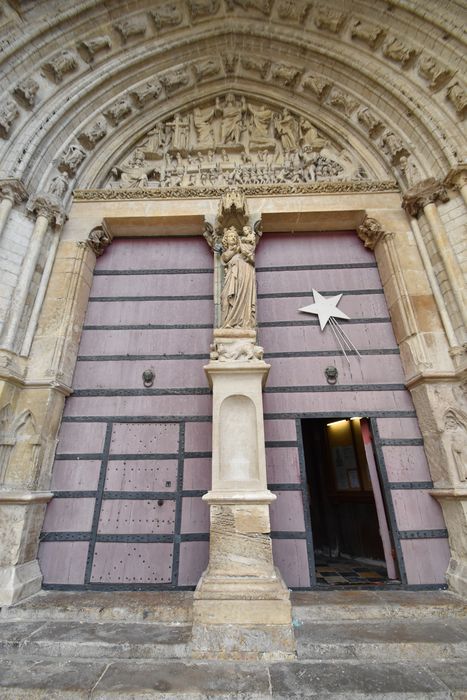 vantaux du portail du transept sud - © Ministère de la Culture (France), Médiathèque du patrimoine et de la photographie, diffusion GrandPalaisRmn Photo