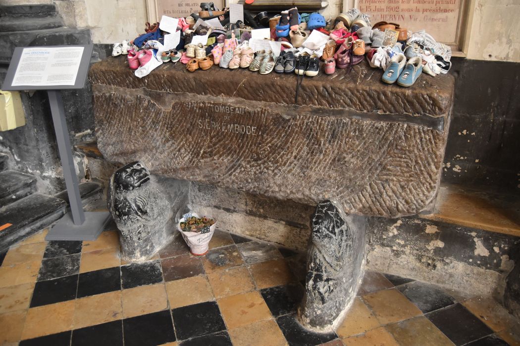 sarcophage de saint Erkembode - © Ministère de la Culture (France), Médiathèque du patrimoine et de la photographie, diffusion GrandPalaisRmn Photo