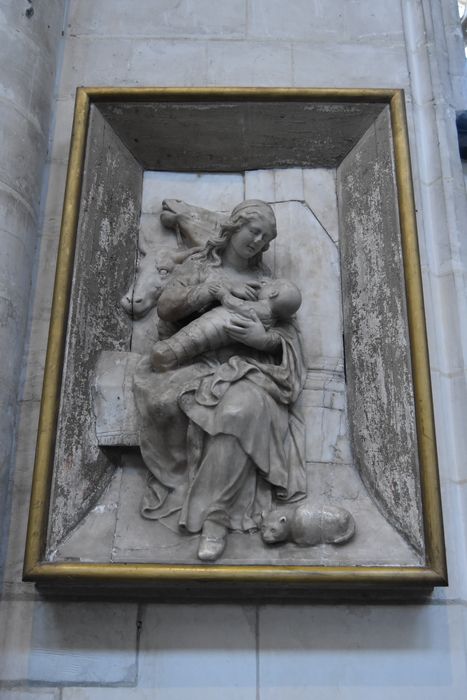 bas-relief dit de la Vierge au chat