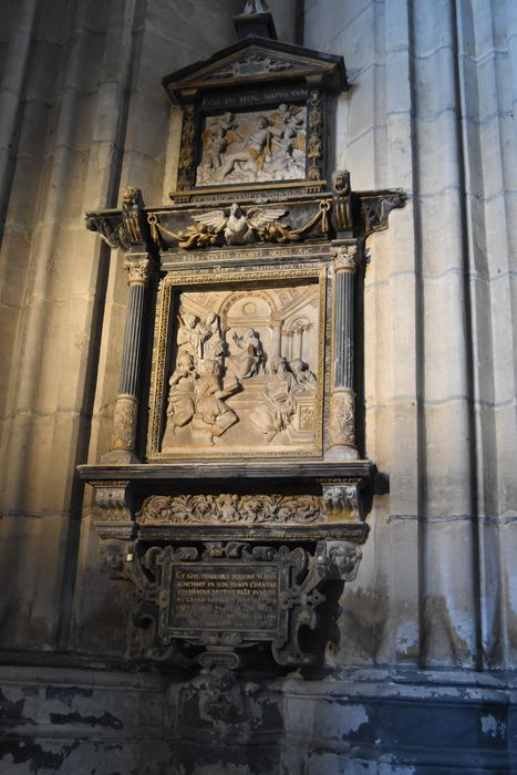 monument funéraire de Jean Louchart : le Christ parmi les docteurs et le Christ entouré d'anges - © Ministère de la Culture (France), Médiathèque du patrimoine et de la photographie, diffusion GrandPalaisRmn Photo