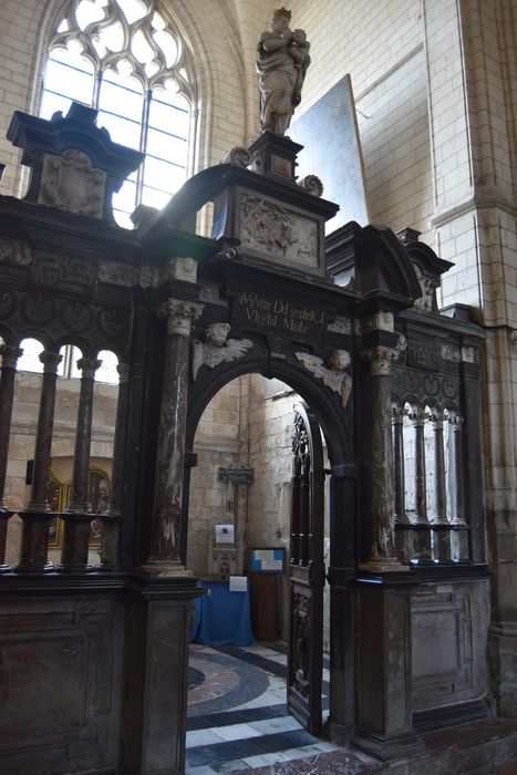 clôture de la 1ère chapelle nord (des fonts baptismaux)