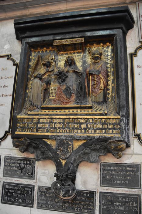 monument funéraire de Michel Ponche (bas-relief) : Vierge à l'Enfant le donateur accompagné de saint Michel - © Ministère de la Culture (France), Médiathèque du patrimoine et de la photographie, diffusion GrandPalaisRmn Photo