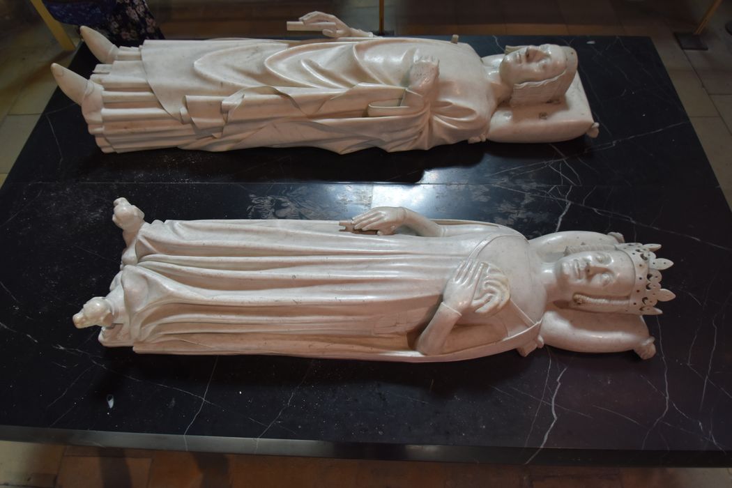 statues (gisants) : Charles V, roi de France et de son épouse Jeanne de Bourbon