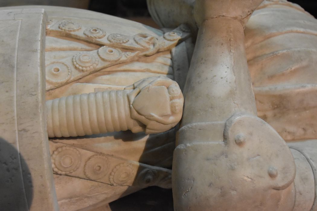 statue (gisant) : Bertrand Du Guesclin, connétable de France, détail