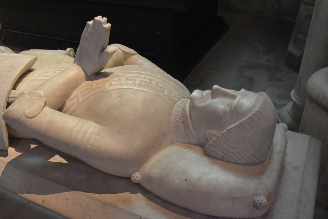 statue (gisant) : Louis de Sancerre, connétable de France, vue partielle