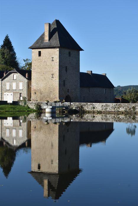 vue générale du château dans son environnement depuis le Nord-Est