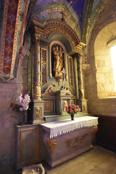 retable de la chapelle sud, croix (crucifix), statue : Vierge à l'Enfant