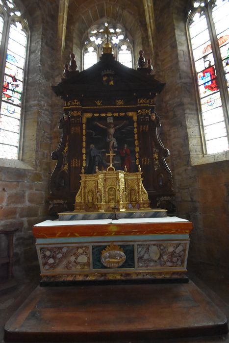 retable, tabernacle, tableau : la Crucifixion