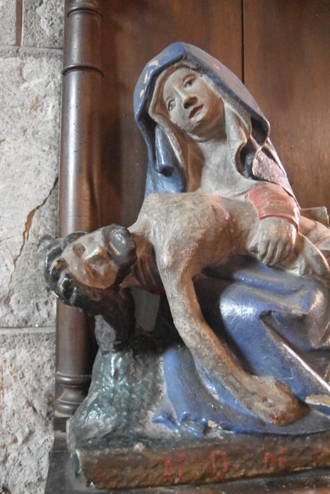 groupe sculpté : Vierge de Pitié, vue partielle