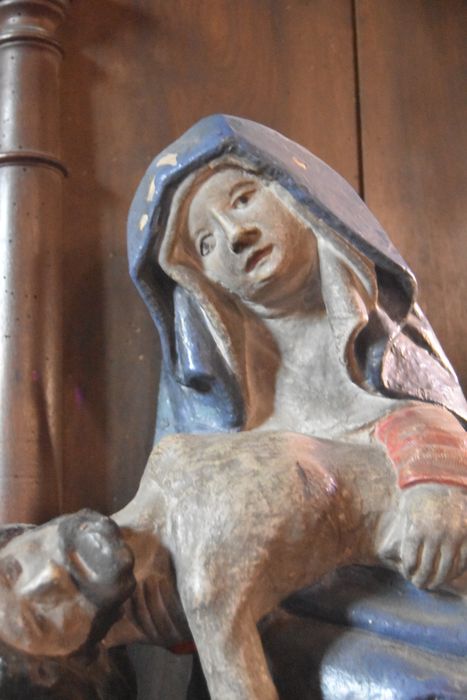 groupe sculpté : Vierge de Pitié, vue partielle