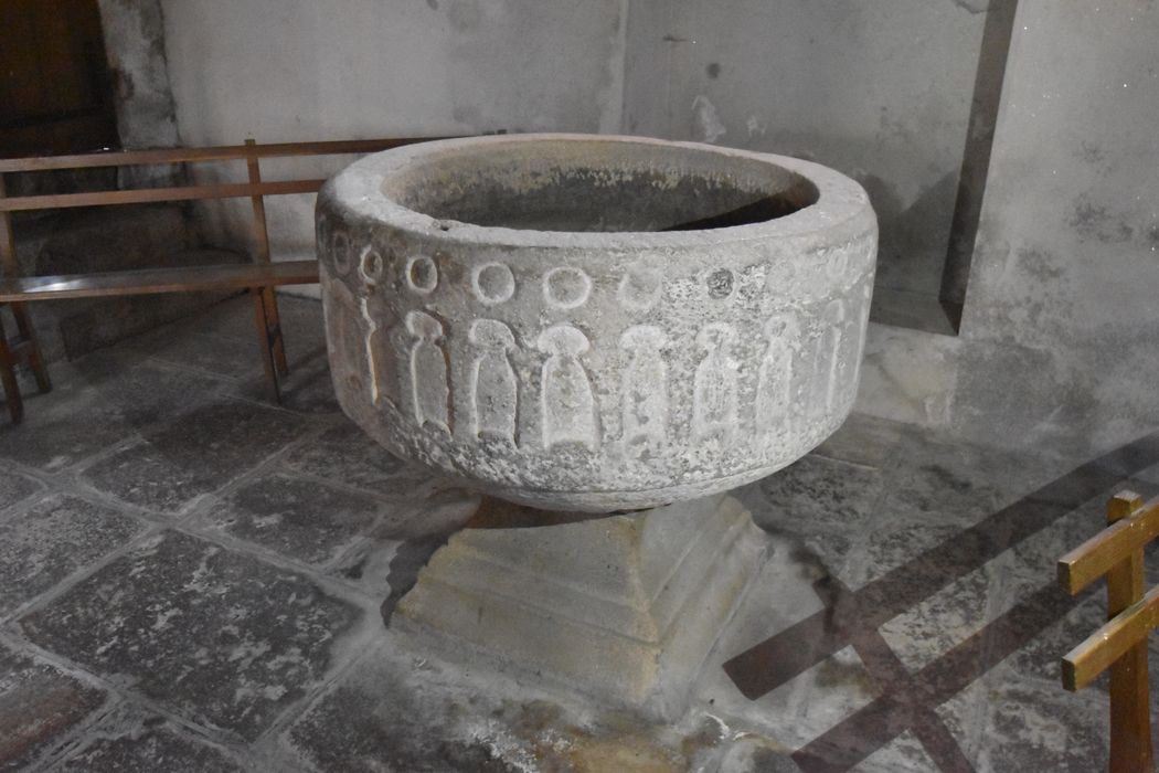 Fonts baptismaux (cuve baptismale)