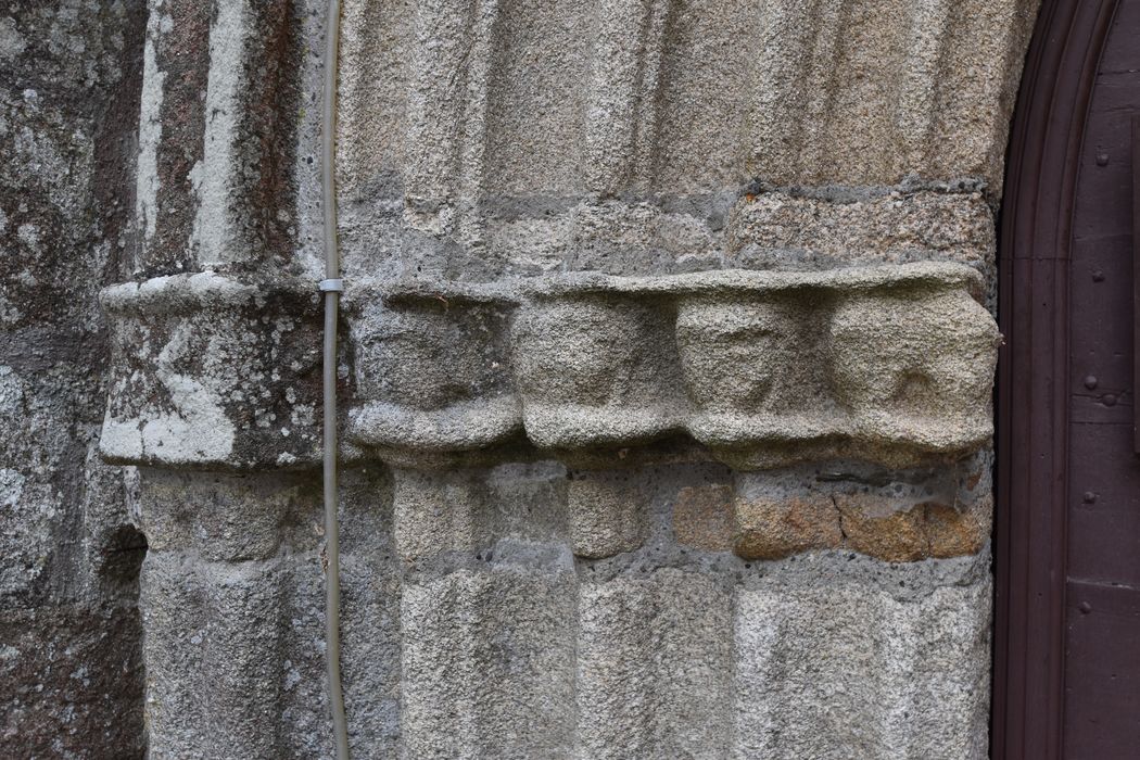 portail sud, détail des chapiteaux sculptés