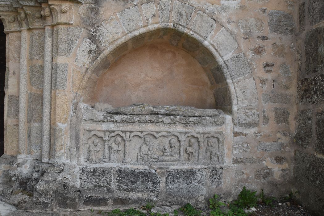 tombeau sous enfeu : gisant d'un chevalier de l'ordre de Saint-Jean-de-Jérusalem (?)