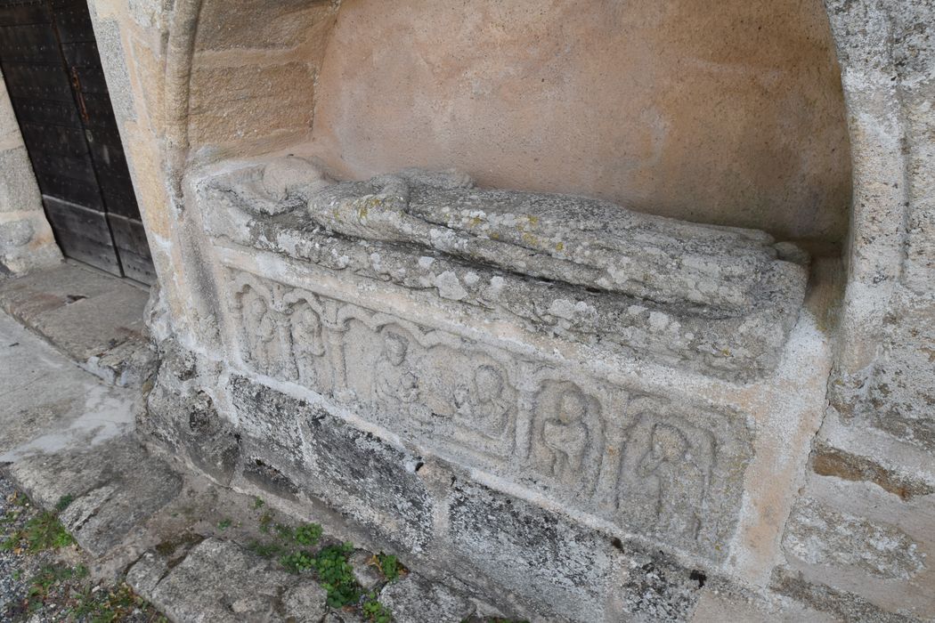 Tombeau sous enfeu : gisant d'un chevalier de l'ordre de Saint-Jean-de-Jérusalem ?