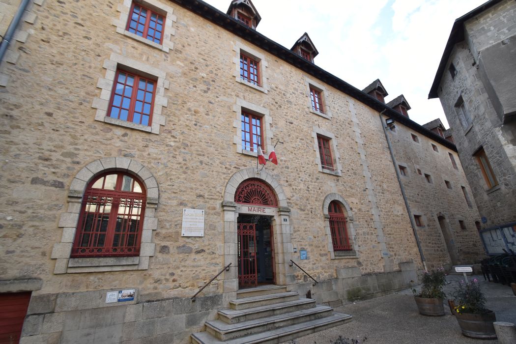 façade ouest, vue partielle sur la rue du Vieux Collège