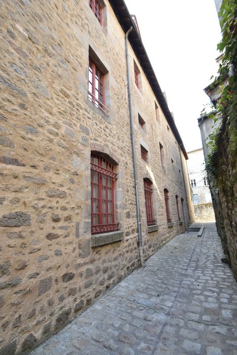 façade ouest, vue partielle sur la rue du Vieux Collège