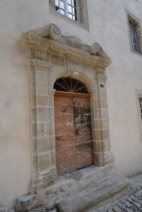 porte d'accès sur la rue des Ursulines