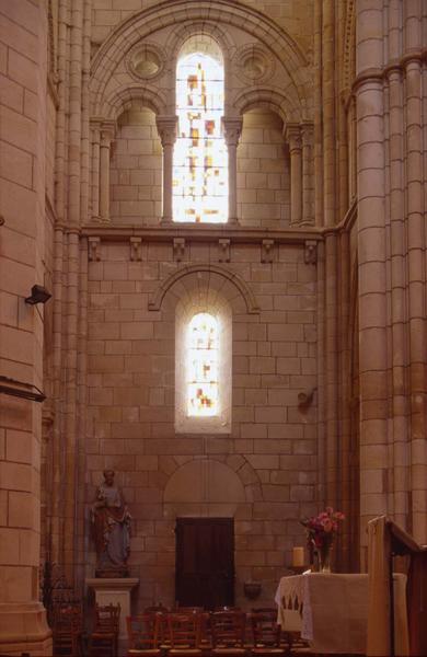 Intérieur : une chapelle